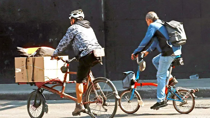 “Bici-Logística”: El ingenio capitalino sobre dos ruedas [Fotorreportaje]